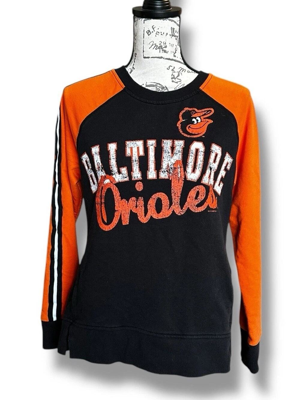 G-III 4Her Carl Banks Long Sleeve MLB Baltimore Orioles Pocket Crewneck Medium